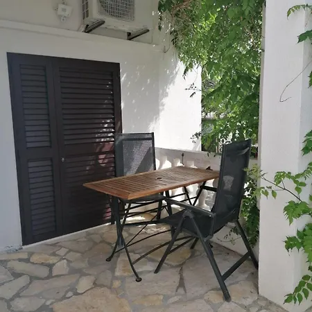 Julia Apartment *