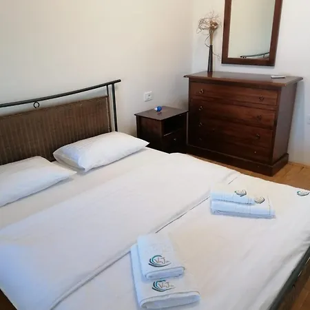 Julia Apartment *
